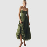 Adéla - Nowoczesna elegancja z odkrytymi plecami